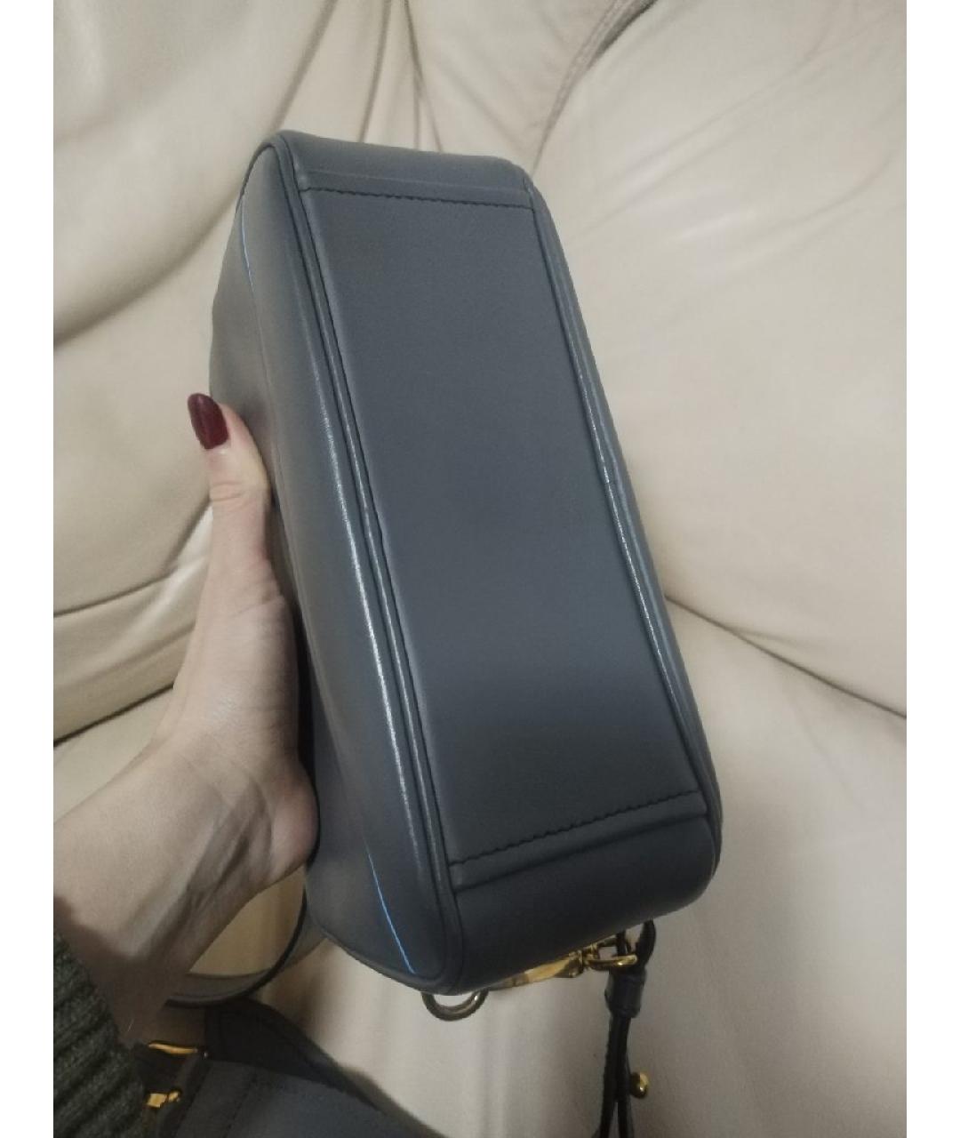 PRADA Серая кожаная сумка через плечо, фото 3