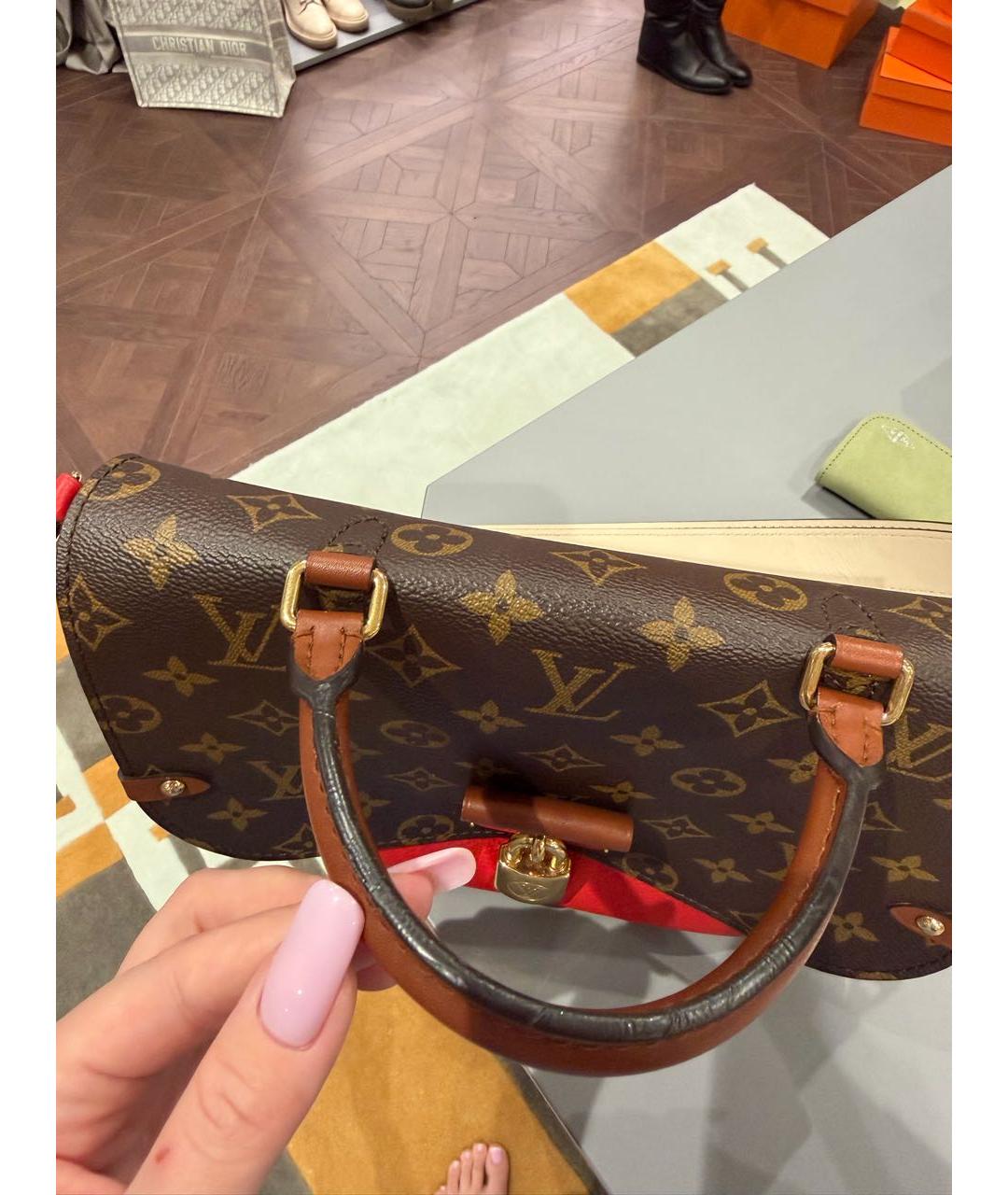 LOUIS VUITTON Коричневая кожаная сумка с короткими ручками, фото 4