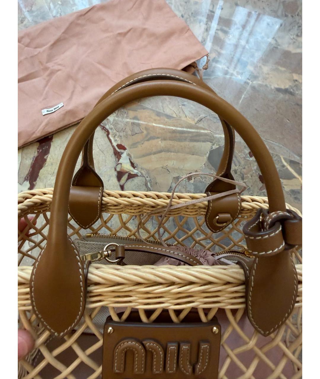 MIU MIU Бежевая пелетеная сумка с короткими ручками, фото 8