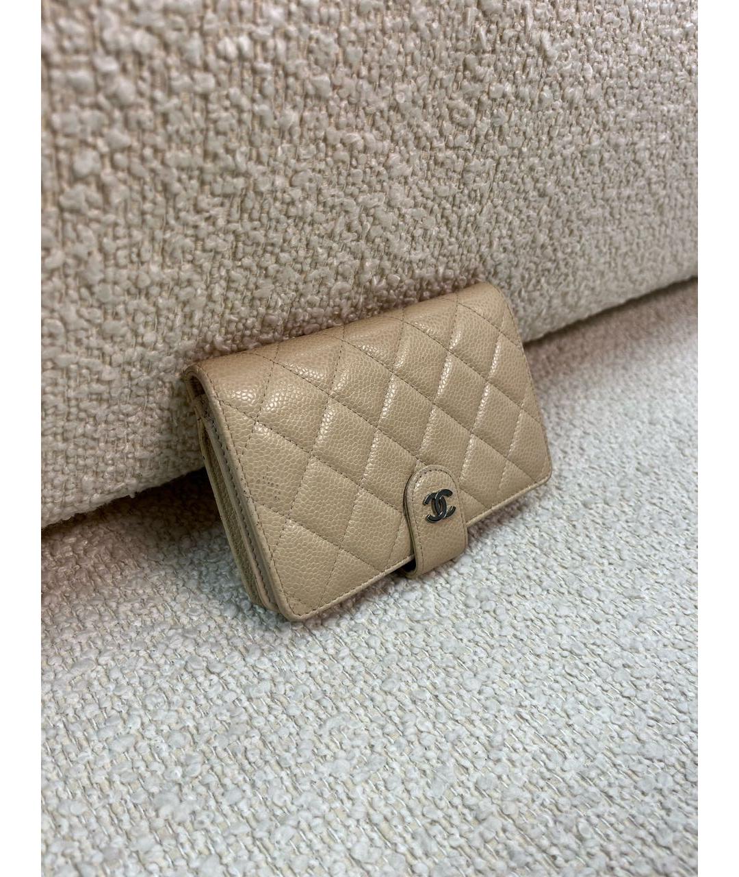 CHANEL Бежевый кожаный кошелек, фото 2