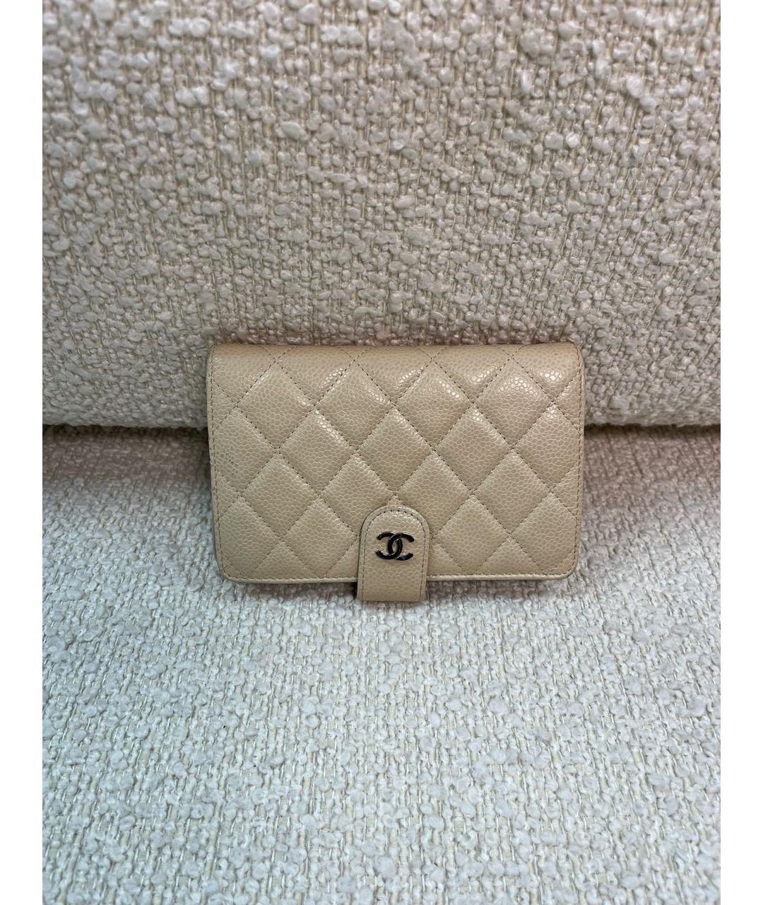 CHANEL Бежевый кожаный кошелек, фото 9