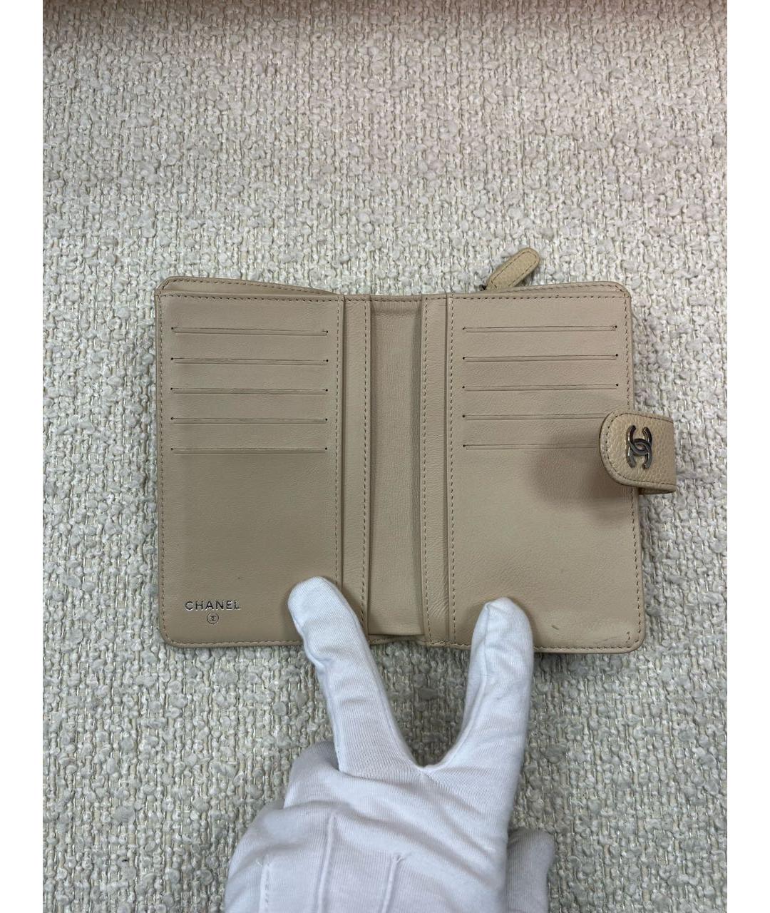 CHANEL Бежевый кожаный кошелек, фото 5