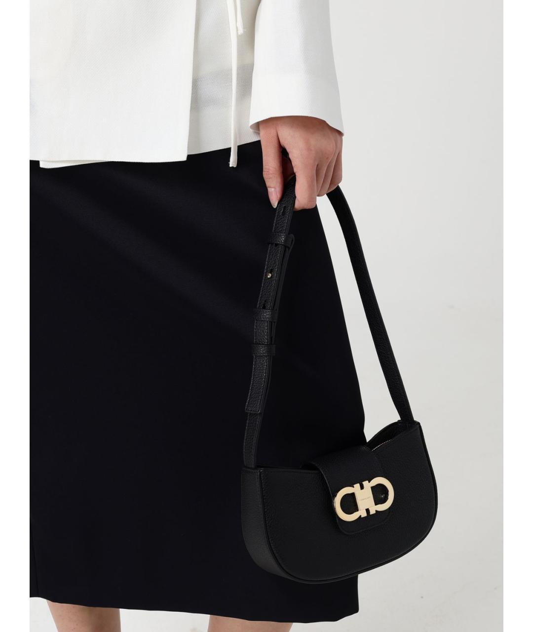 FERRAGAMO Черная кожаная сумка через плечо, фото 2