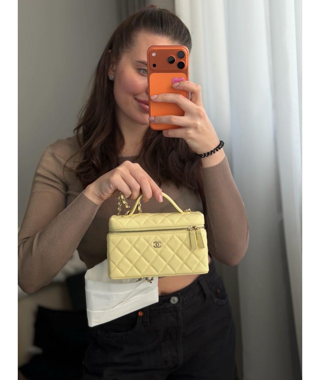 CHANEL Желтая кожаная сумка с короткими ручками, фото 4