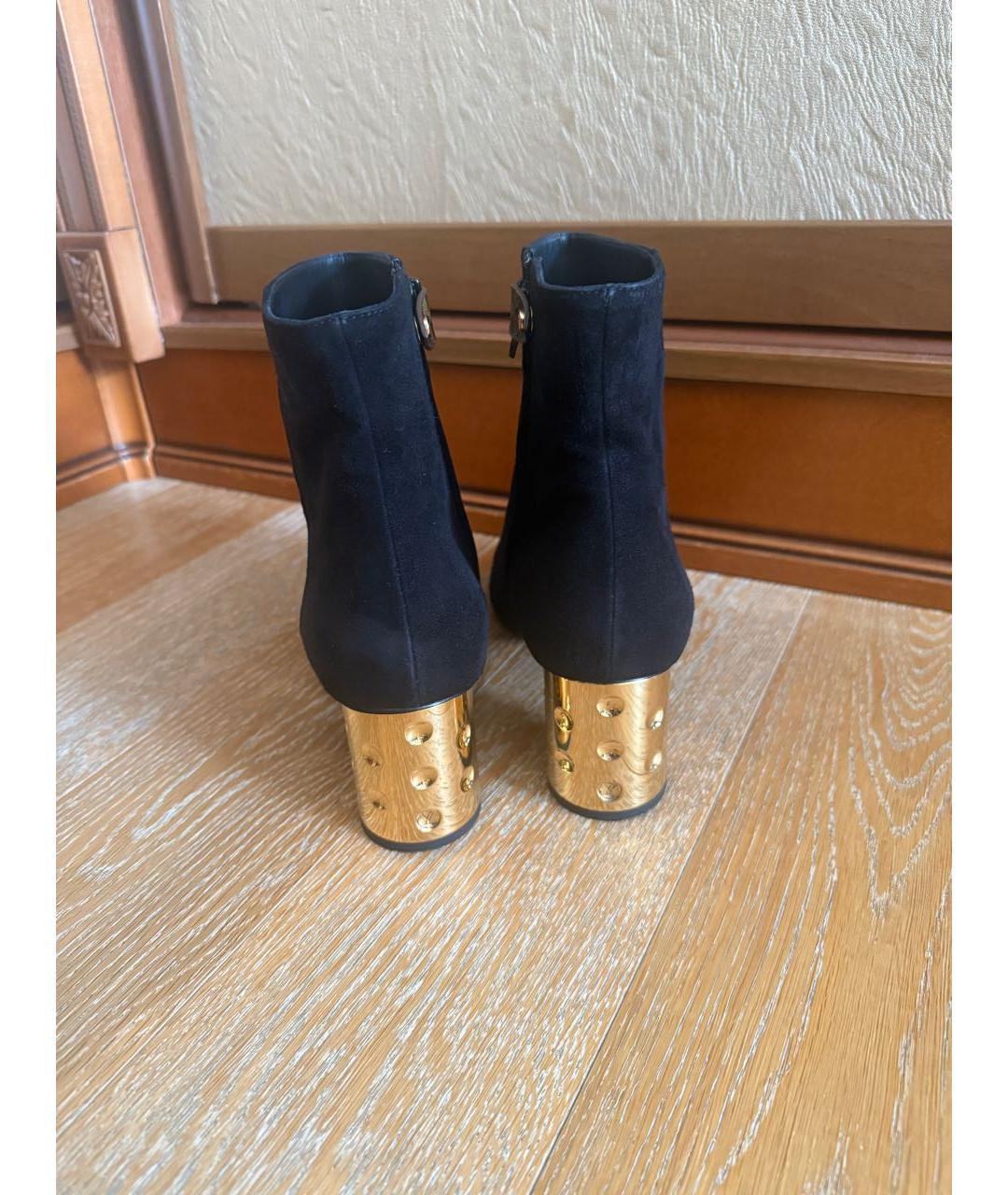 LOUIS VUITTON Черные замшевые полусапоги, фото 3