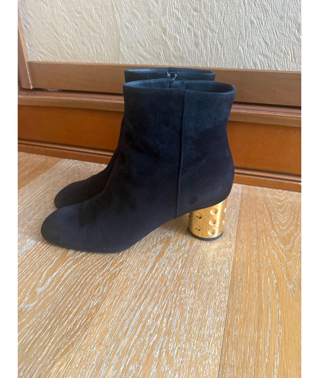 LOUIS VUITTON Черные замшевые полусапоги, фото 4