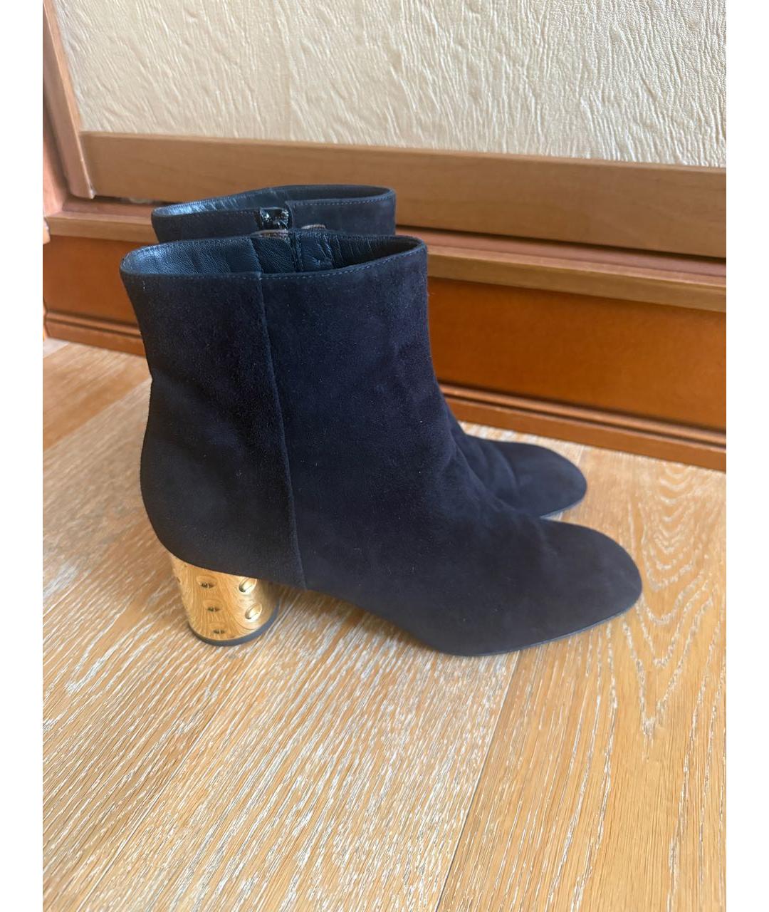 LOUIS VUITTON Черные замшевые полусапоги, фото 5