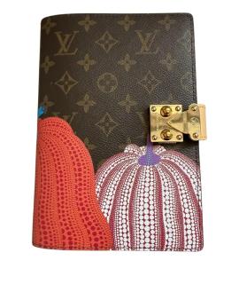 LOUIS VUITTON Обложка/футляр