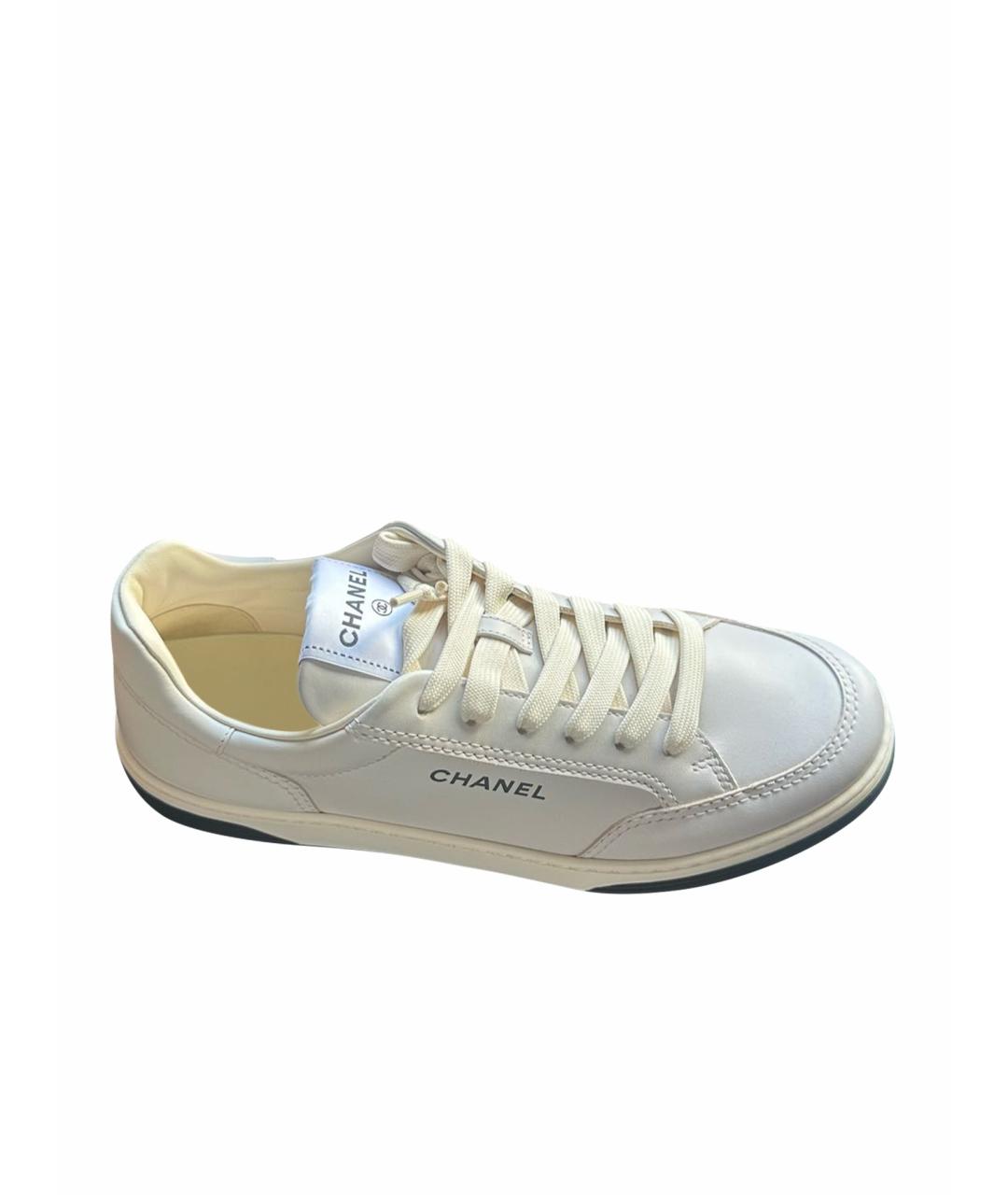 CHANEL Белые кожаные кроссовки, фото 1