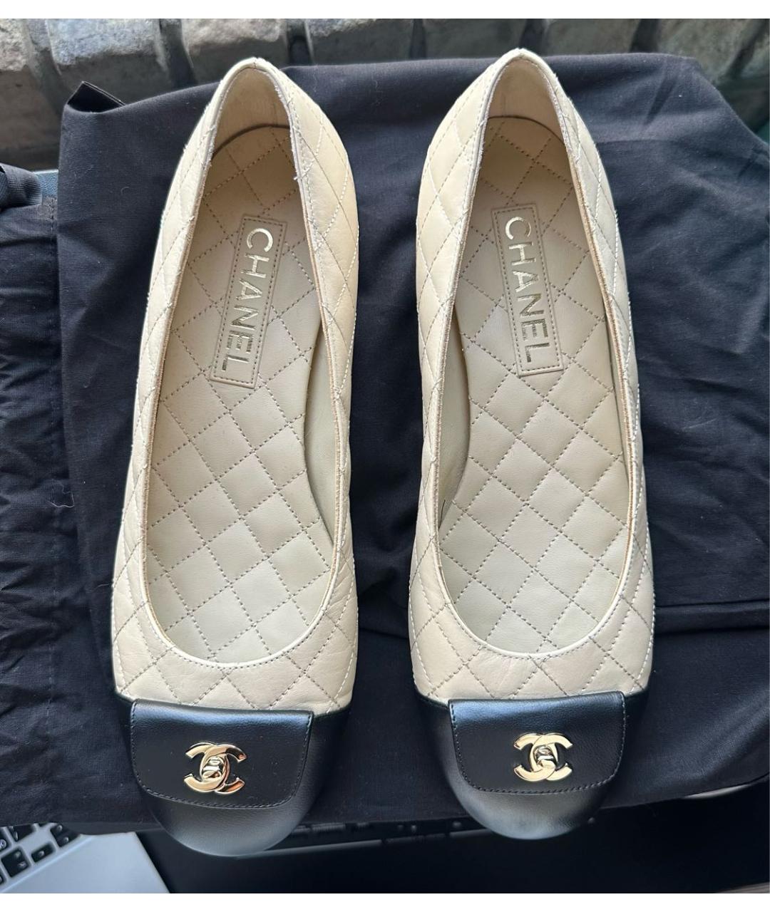 CHANEL Бежевые кожаные балетки, фото 3
