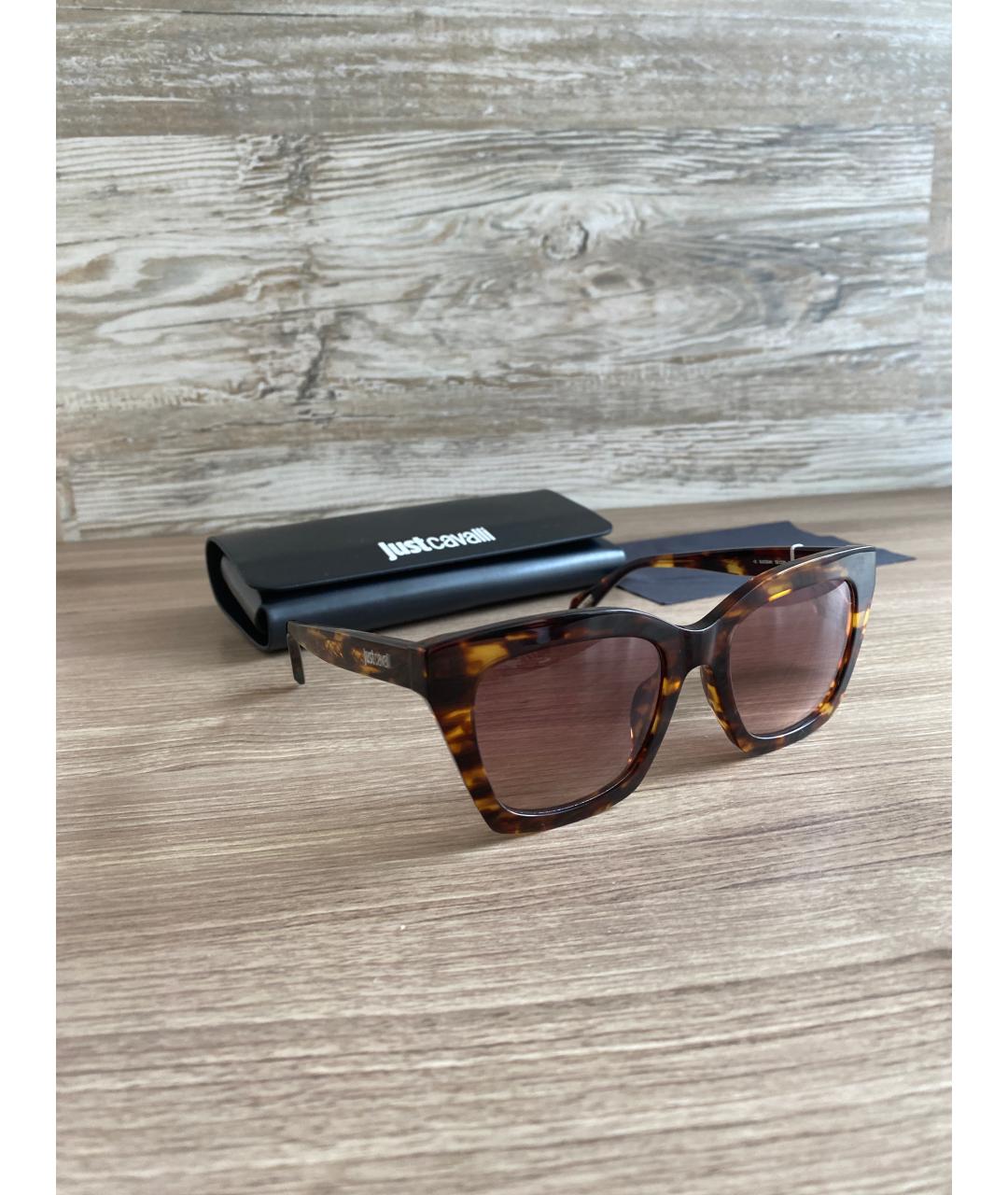 JUST CAVALLI Коричневые пластиковые солнцезащитные очки, фото 2