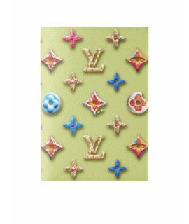 LOUIS VUITTON Обложка/футляр