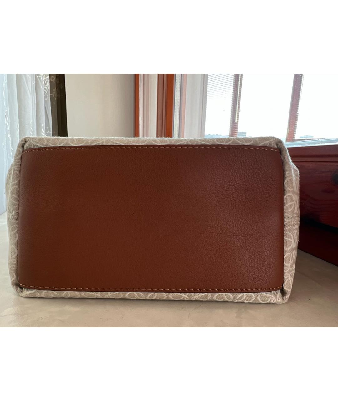 LOEWE Бежевая жаккардовая сумка с короткими ручками, фото 7