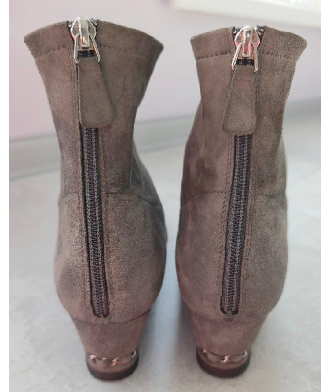 CHANEL Серые замшевые ботильоны, фото 5