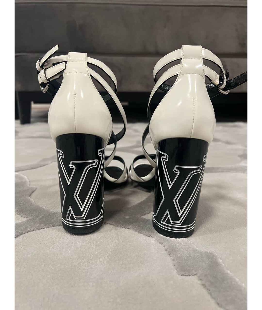 LOUIS VUITTON Белые босоножки, фото 3