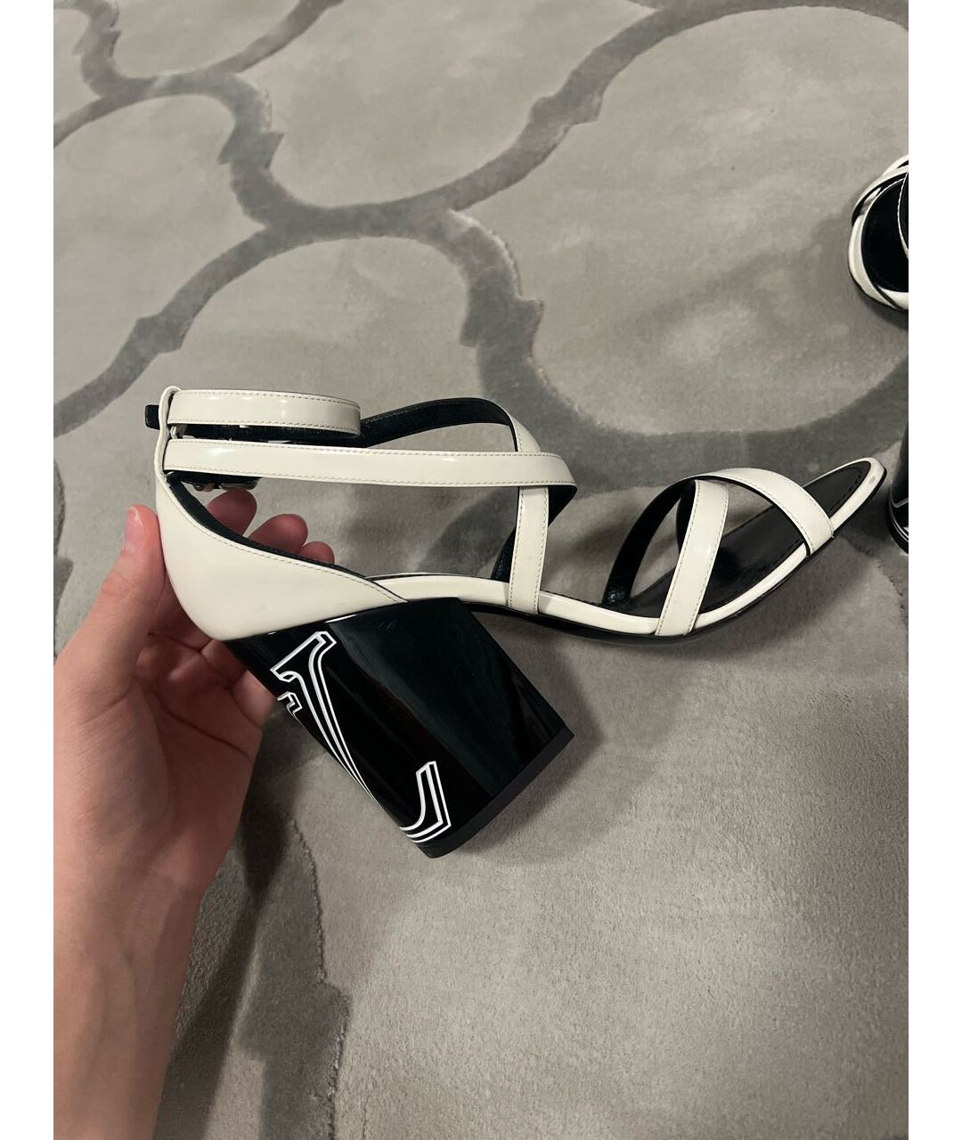 LOUIS VUITTON Белые босоножки, фото 4