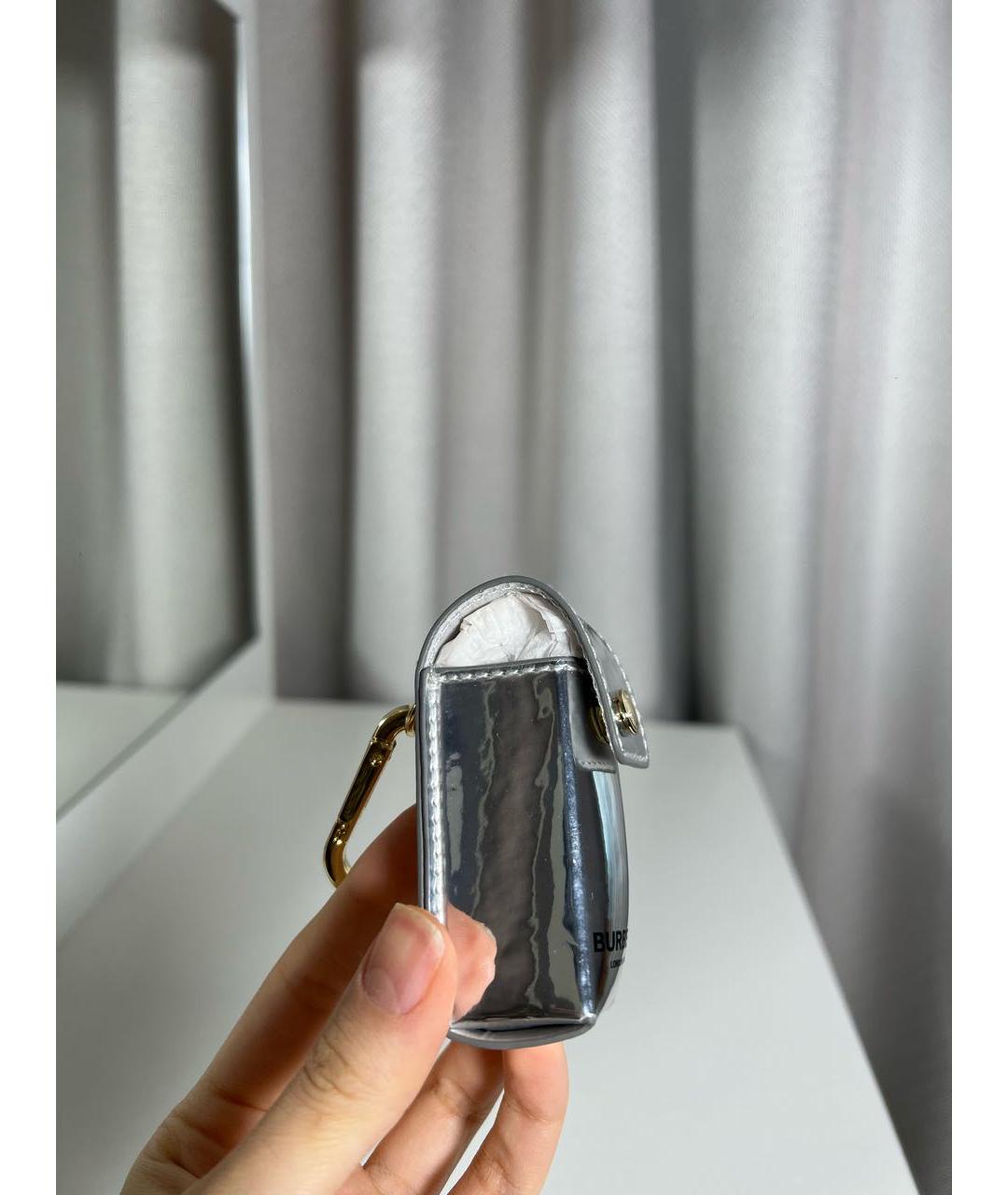 BURBERRY Серебрянный брелок, фото 3