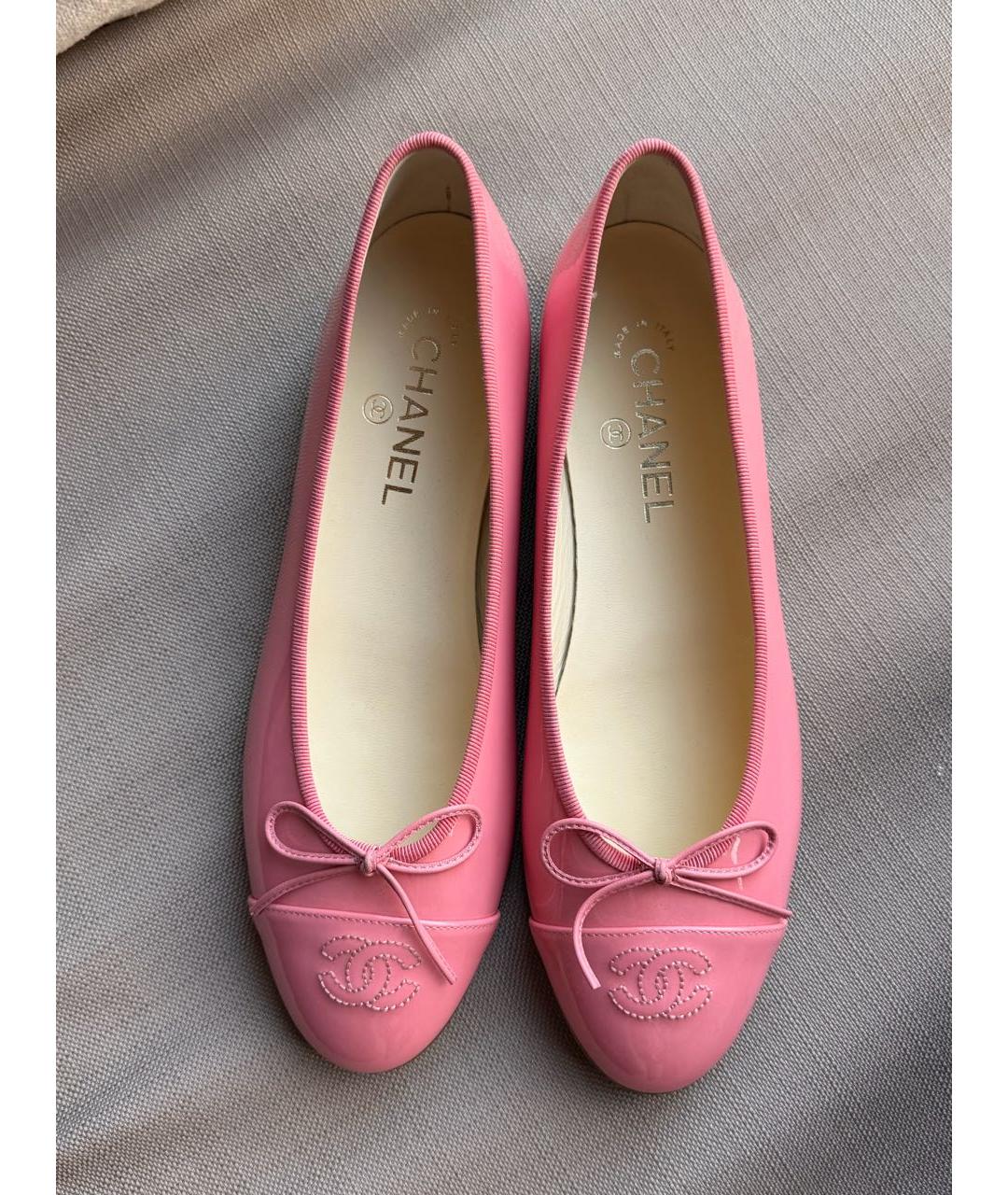 CHANEL Розовые балетки из лакированной кожи, фото 2