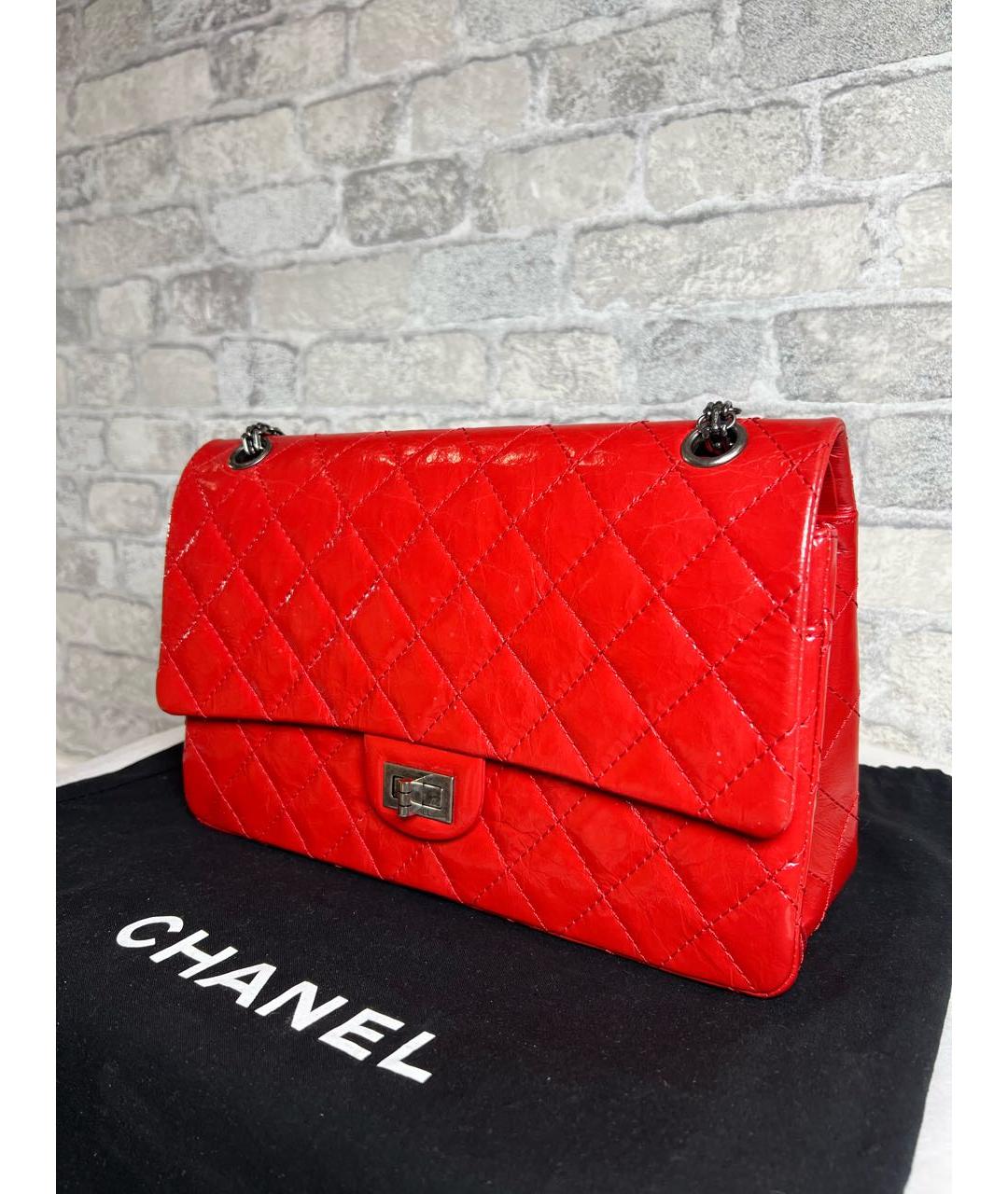 CHANEL Красная сумка через плечо из лакированной кожи, фото 2