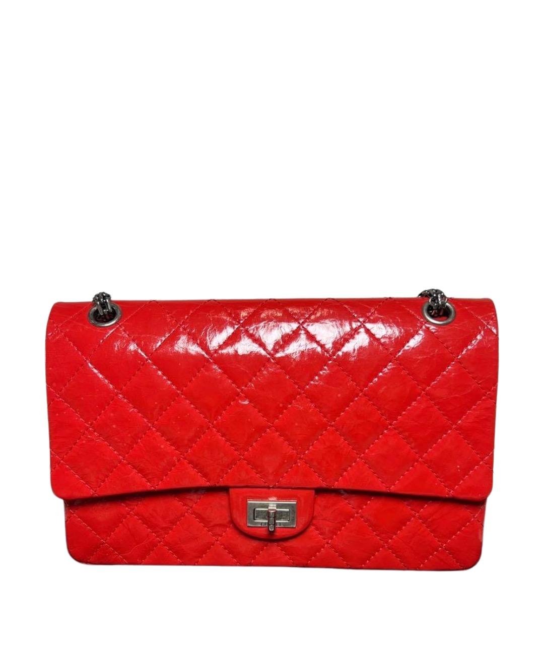 CHANEL Красная сумка через плечо из лакированной кожи, фото 1