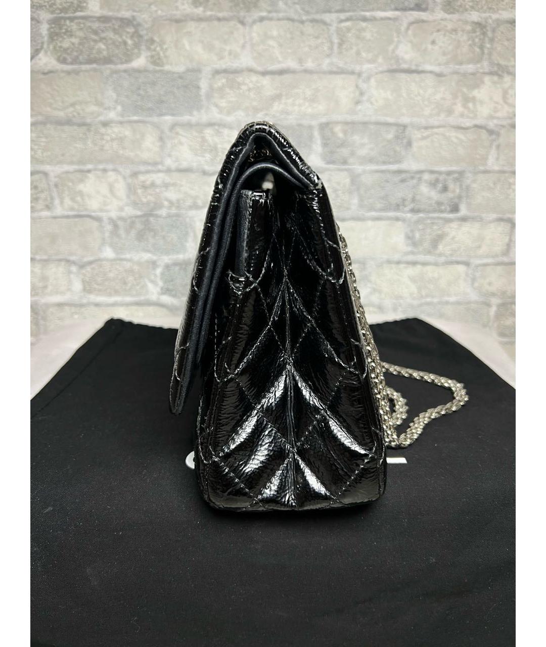 CHANEL Черная сумка через плечо из лакированной кожи, фото 5
