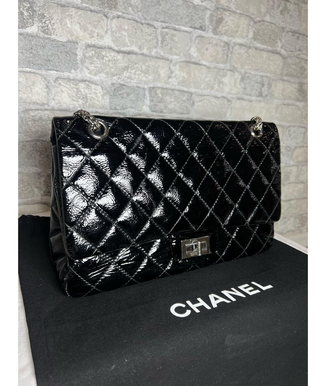 CHANEL Черная сумка через плечо из лакированной кожи, фото 2