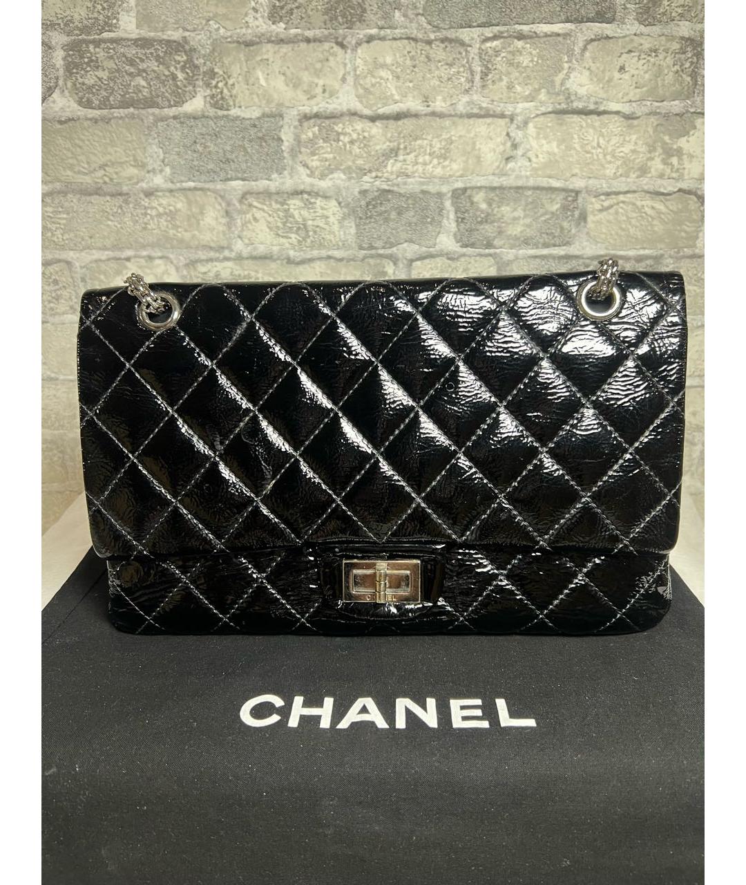 CHANEL Черная сумка через плечо из лакированной кожи, фото 9