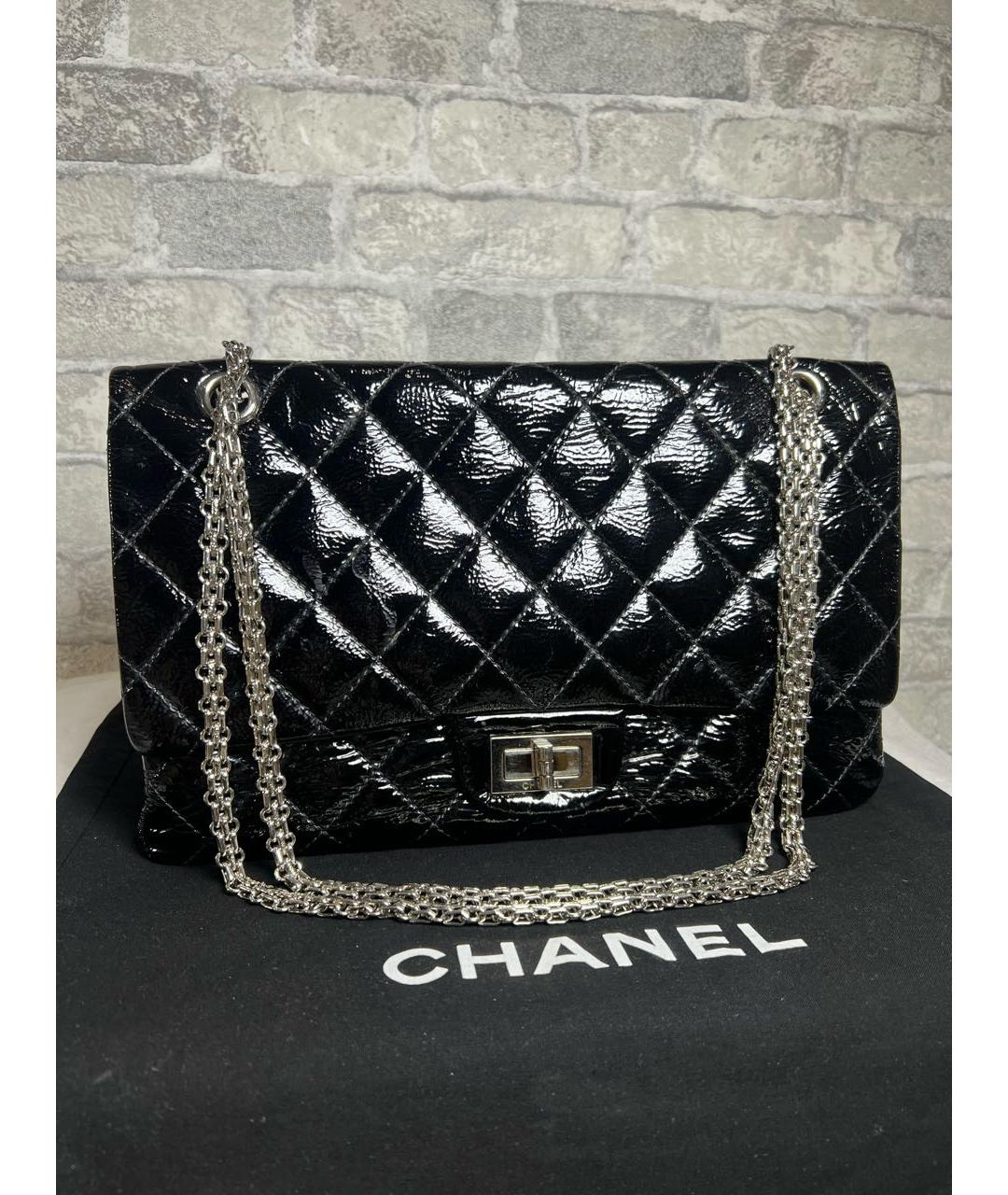CHANEL Черная сумка через плечо из лакированной кожи, фото 3