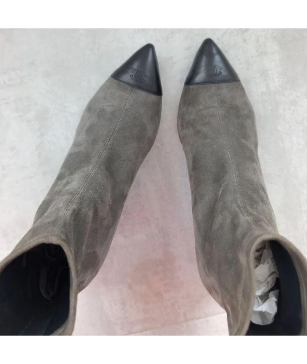 CHANEL Серые замшевые полусапоги, фото 3