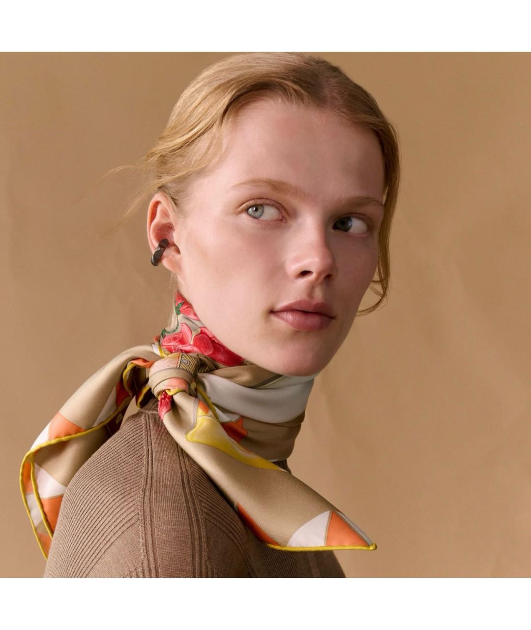 HERMES Коричневый шелковый платок, фото 3