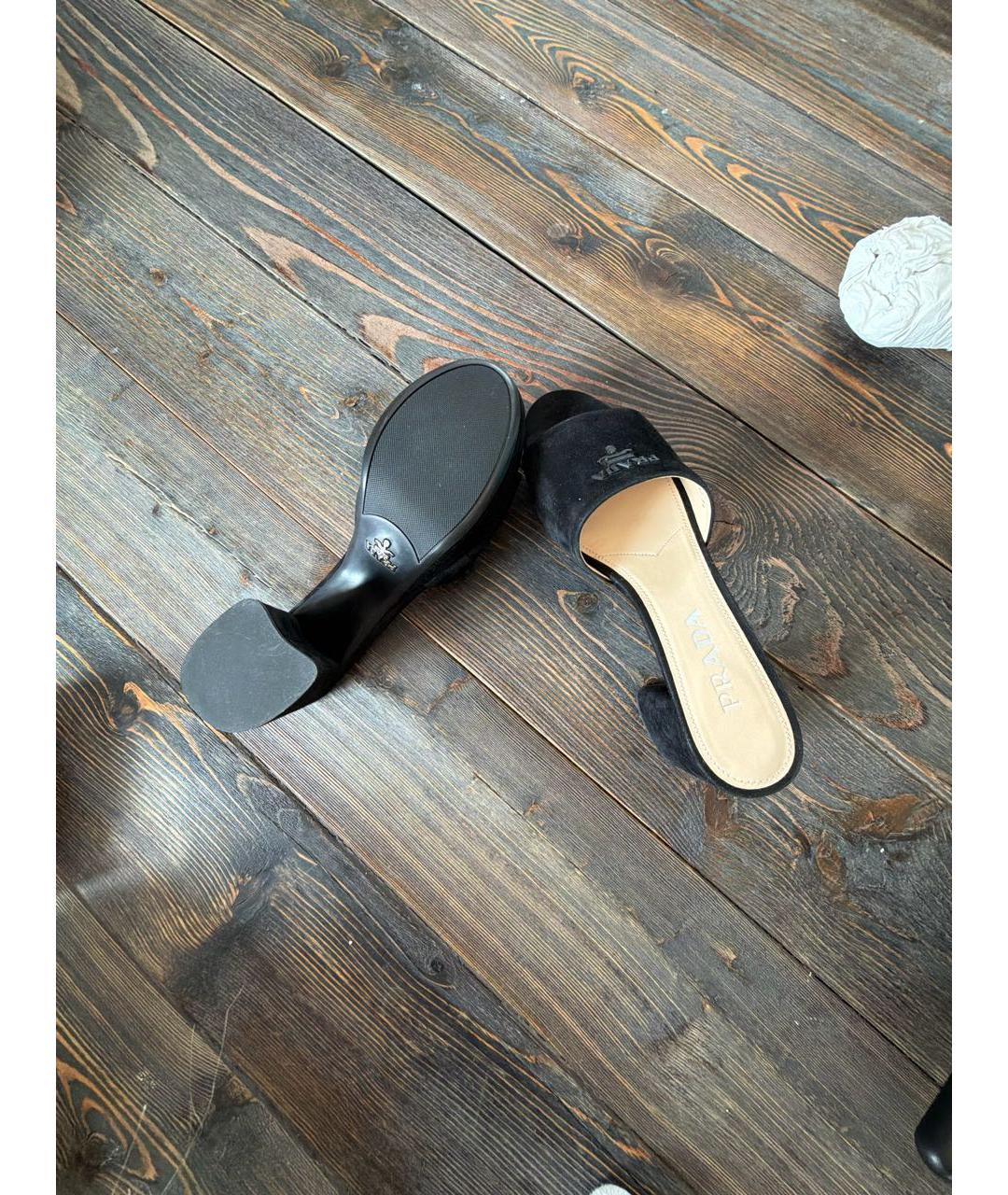 PRADA Черные замшевые сабо, фото 5