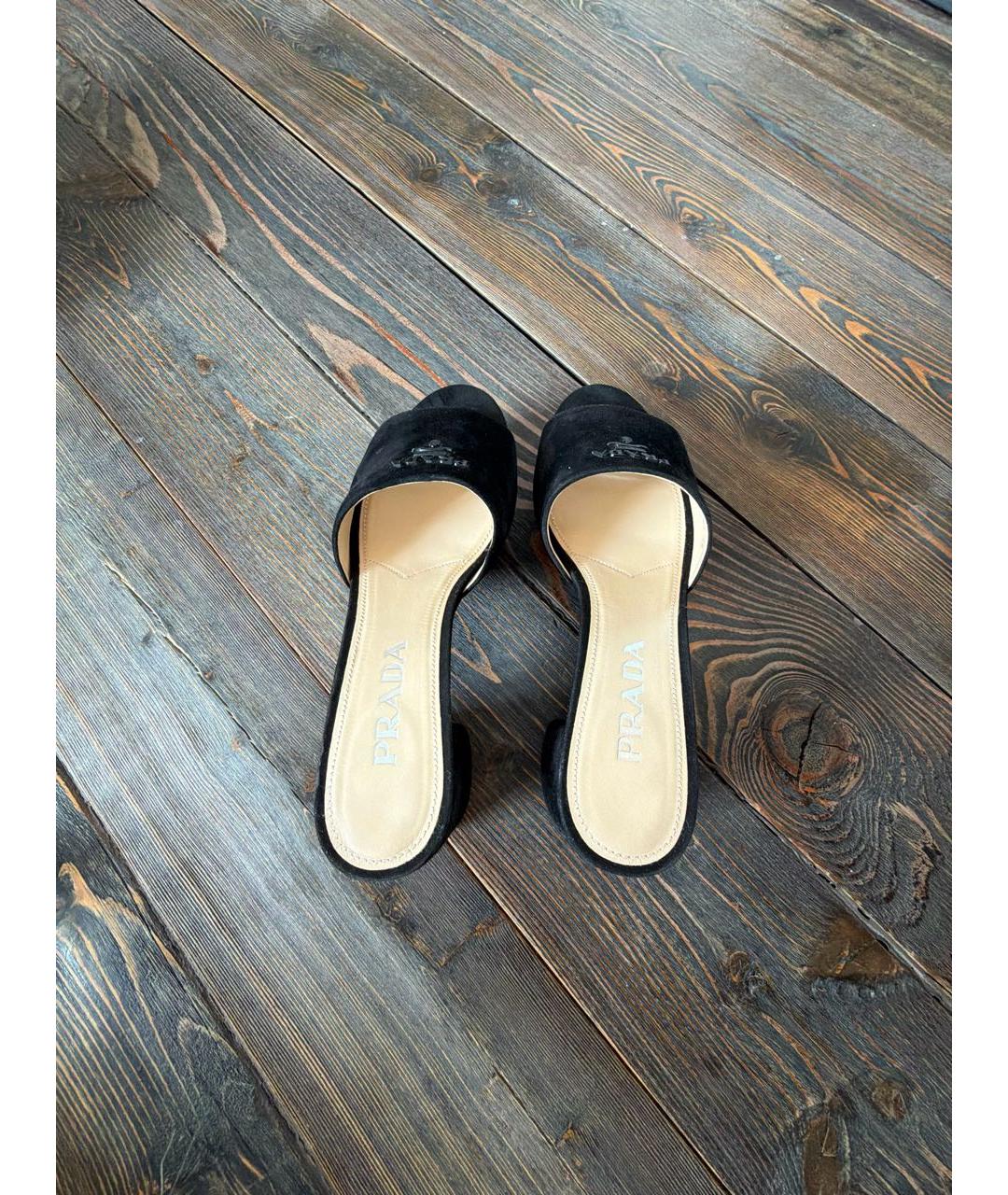 PRADA Черные замшевые сабо, фото 3