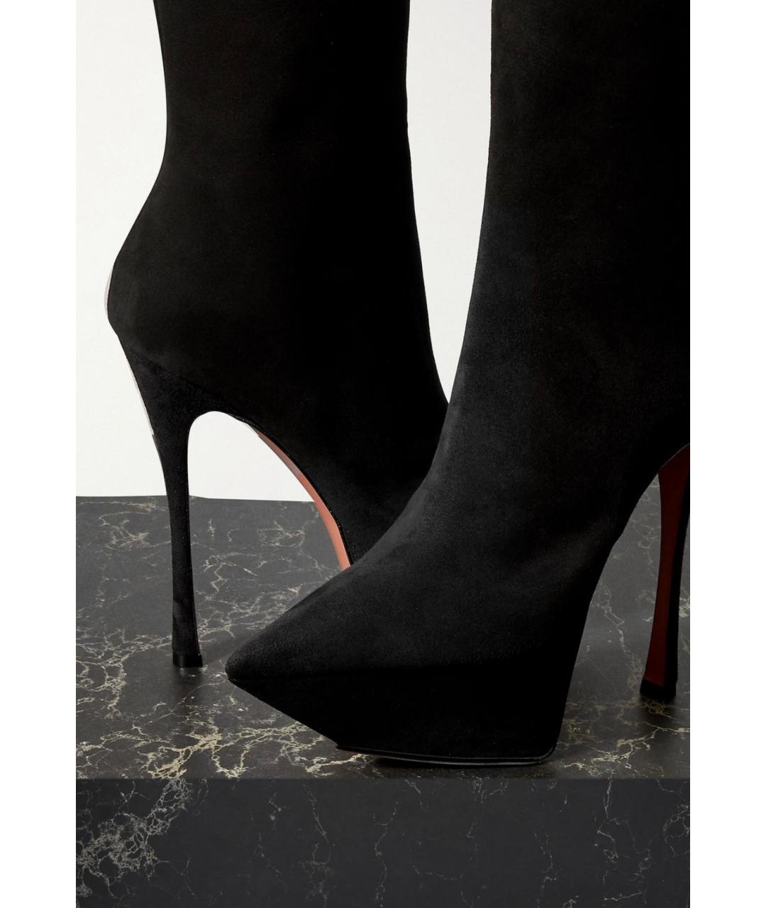Amina Muaddi Черные замшевые ботильоны, фото 3