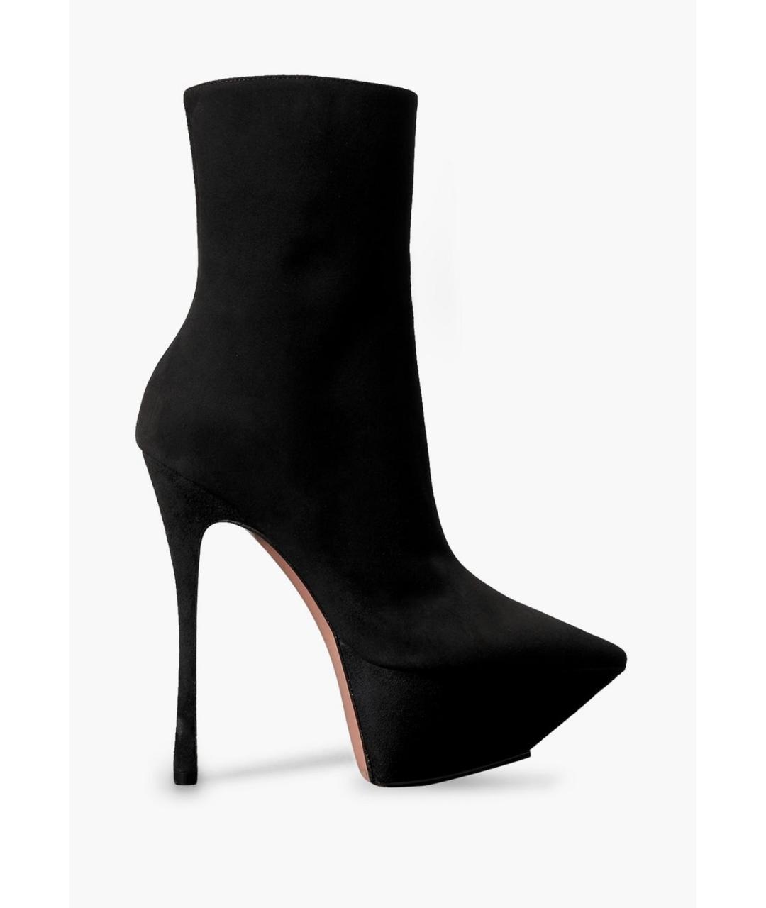 Amina Muaddi Черные замшевые ботильоны, фото 5