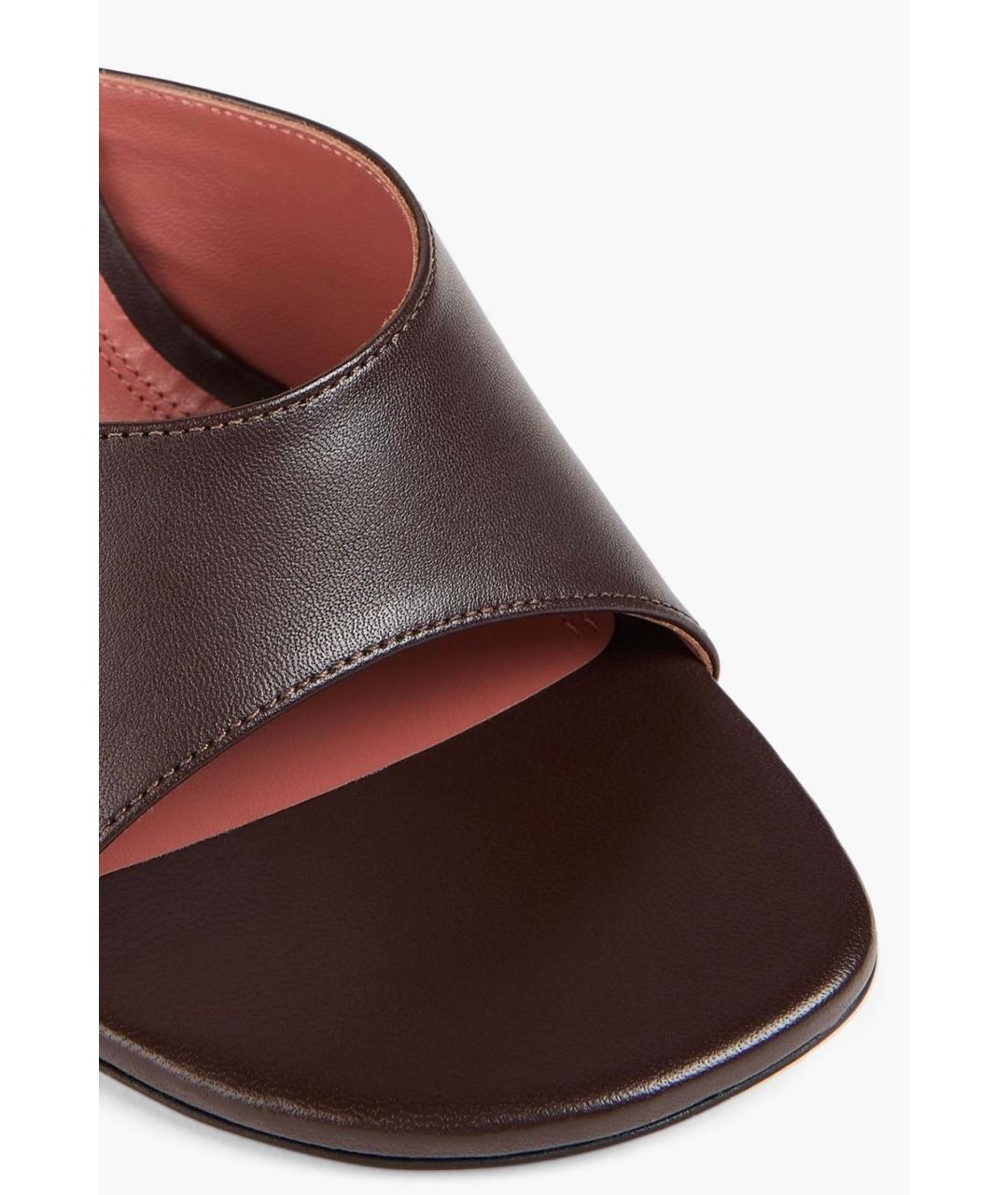 Amina Muaddi Коричневые кожаные мюли, фото 4