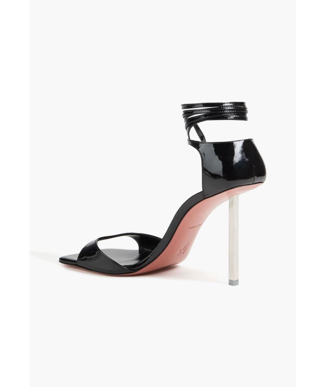 Amina Muaddi Черные босоножки из лакированной кожи, фото 3