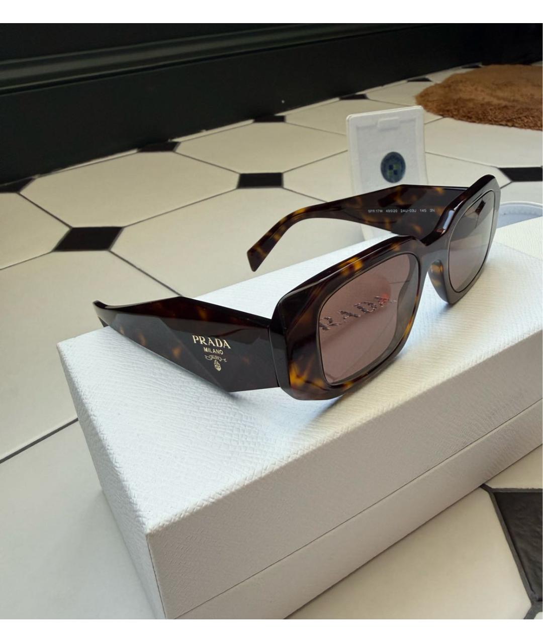 PRADA Коричневые пластиковые солнцезащитные очки, фото 2