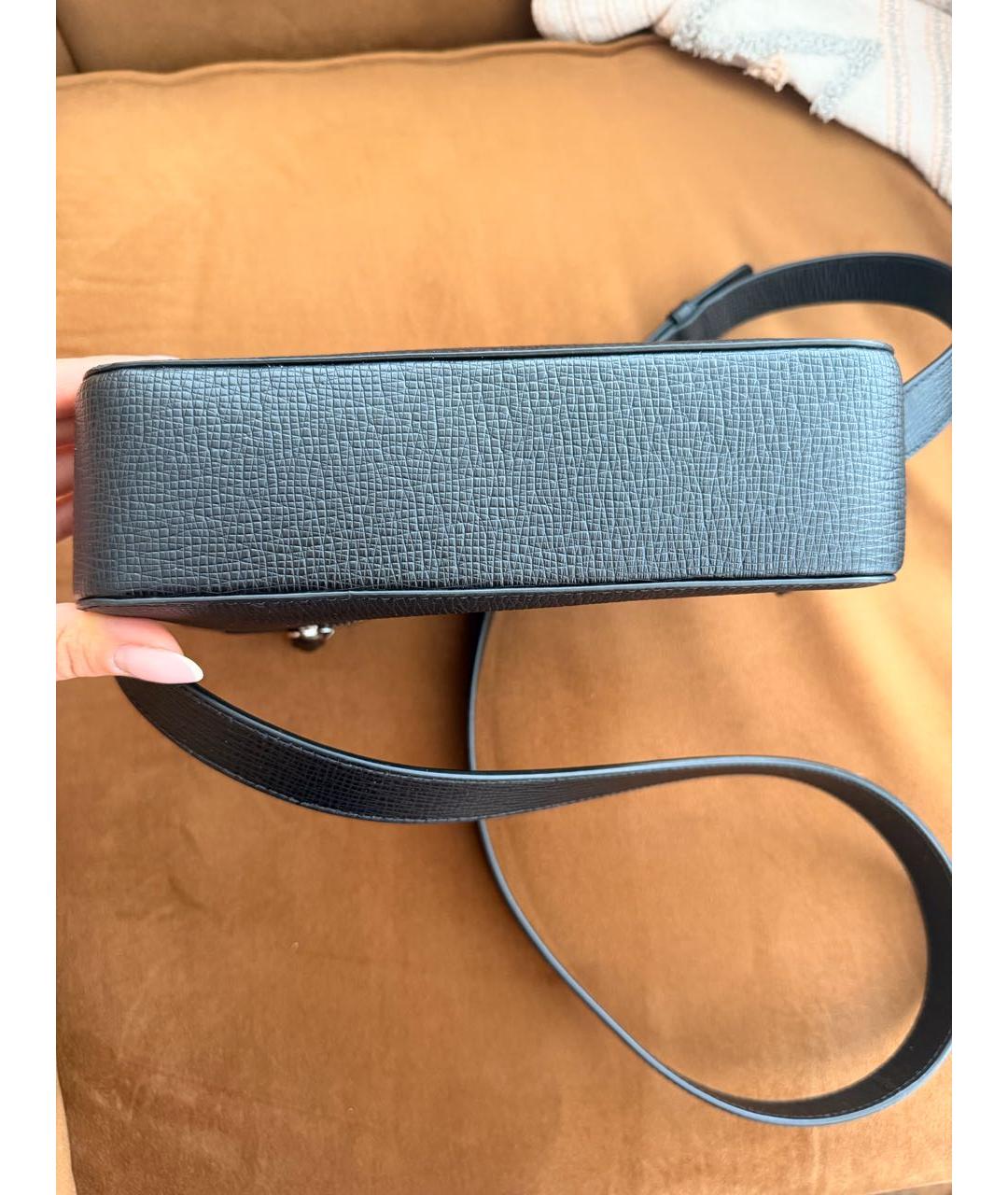 FERRAGAMO Черная кожаная сумка на плечо, фото 5