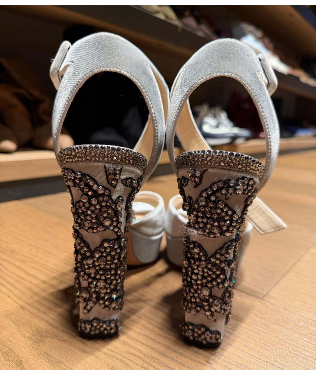 JIMMY CHOO Серые бархатные босоножки, фото 4