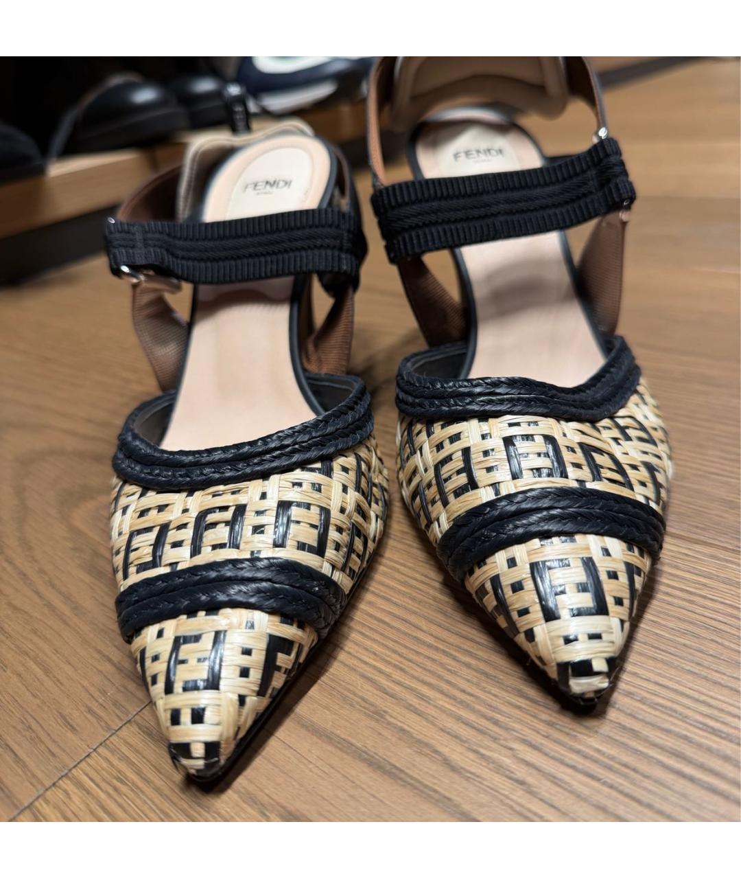 FENDI Бежевые туфли, фото 3