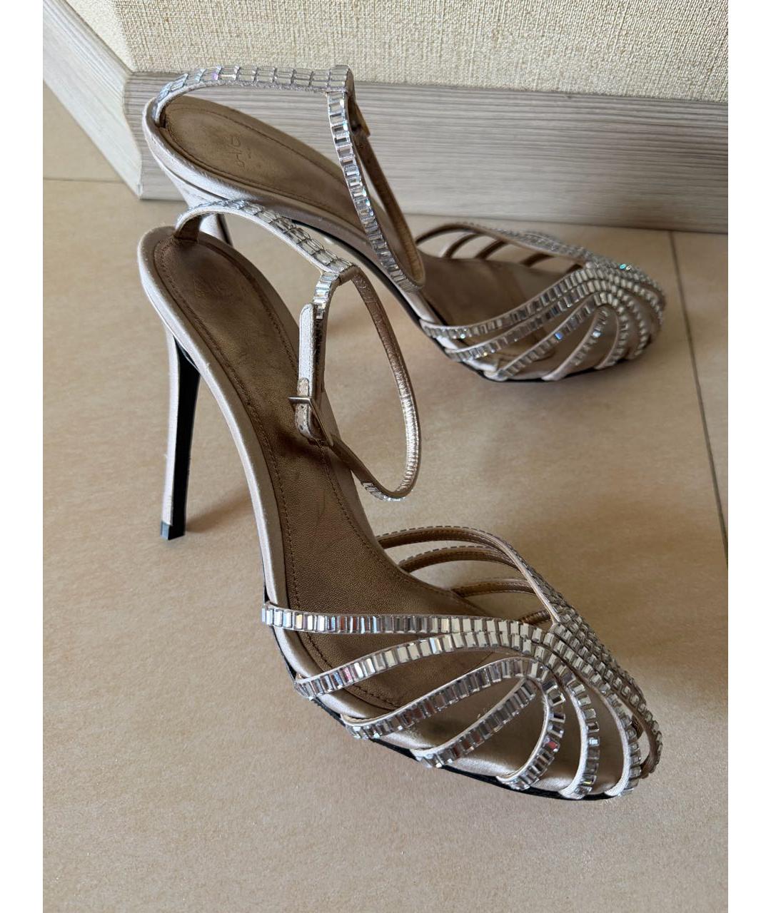 ALICE+OLIVIA Бежевые текстильные босоножки, фото 5