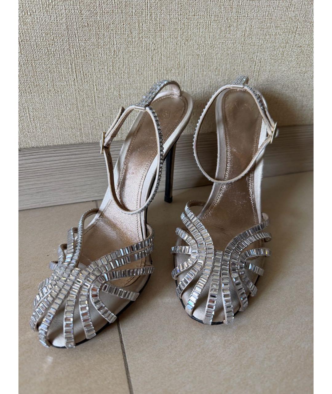 ALICE+OLIVIA Бежевые текстильные босоножки, фото 3