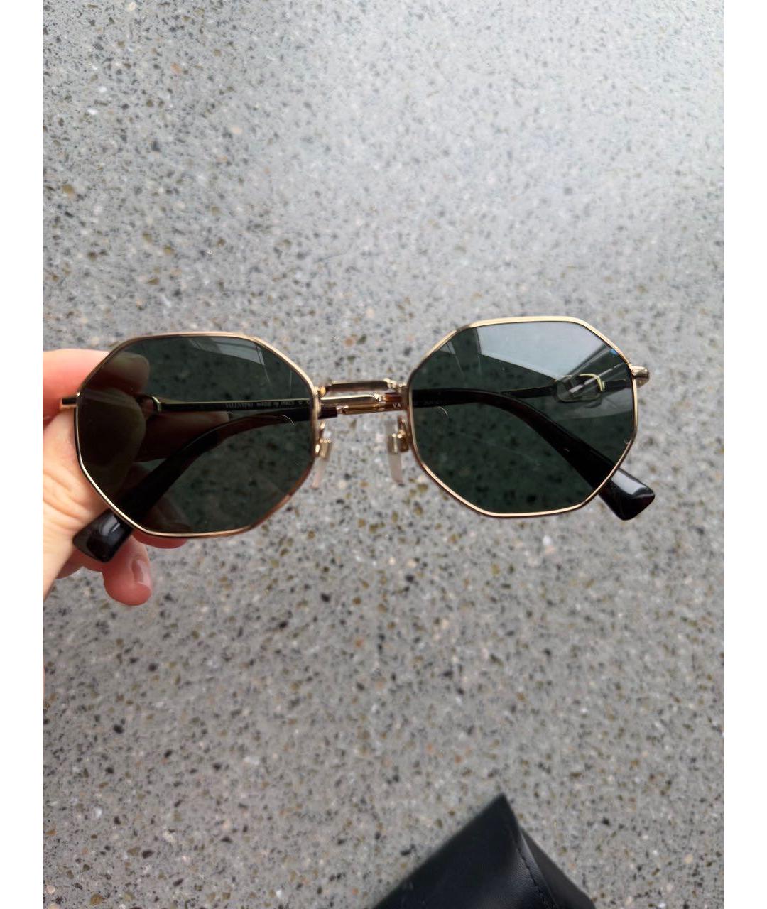 VALENTINO Антрацитовые металлические солнцезащитные очки, фото 4