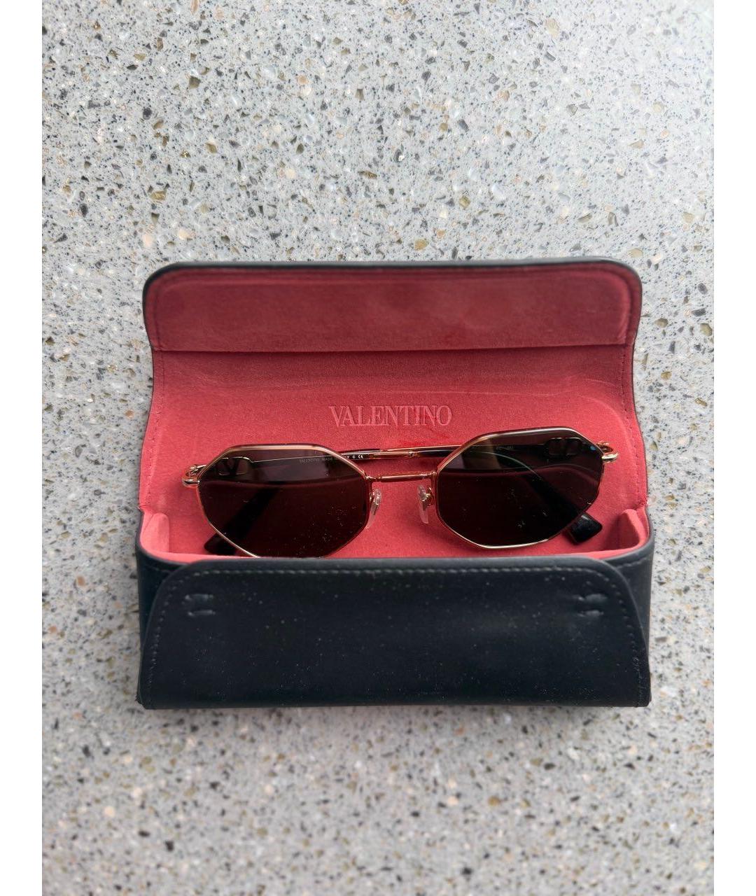 VALENTINO Антрацитовые металлические солнцезащитные очки, фото 2