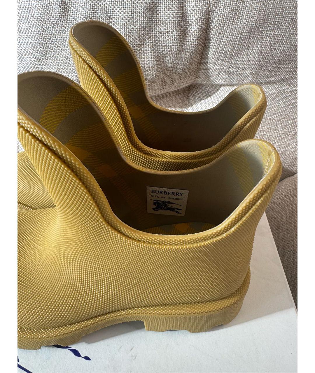 BURBERRY Горчичные резиновые высокие ботинки, фото 5