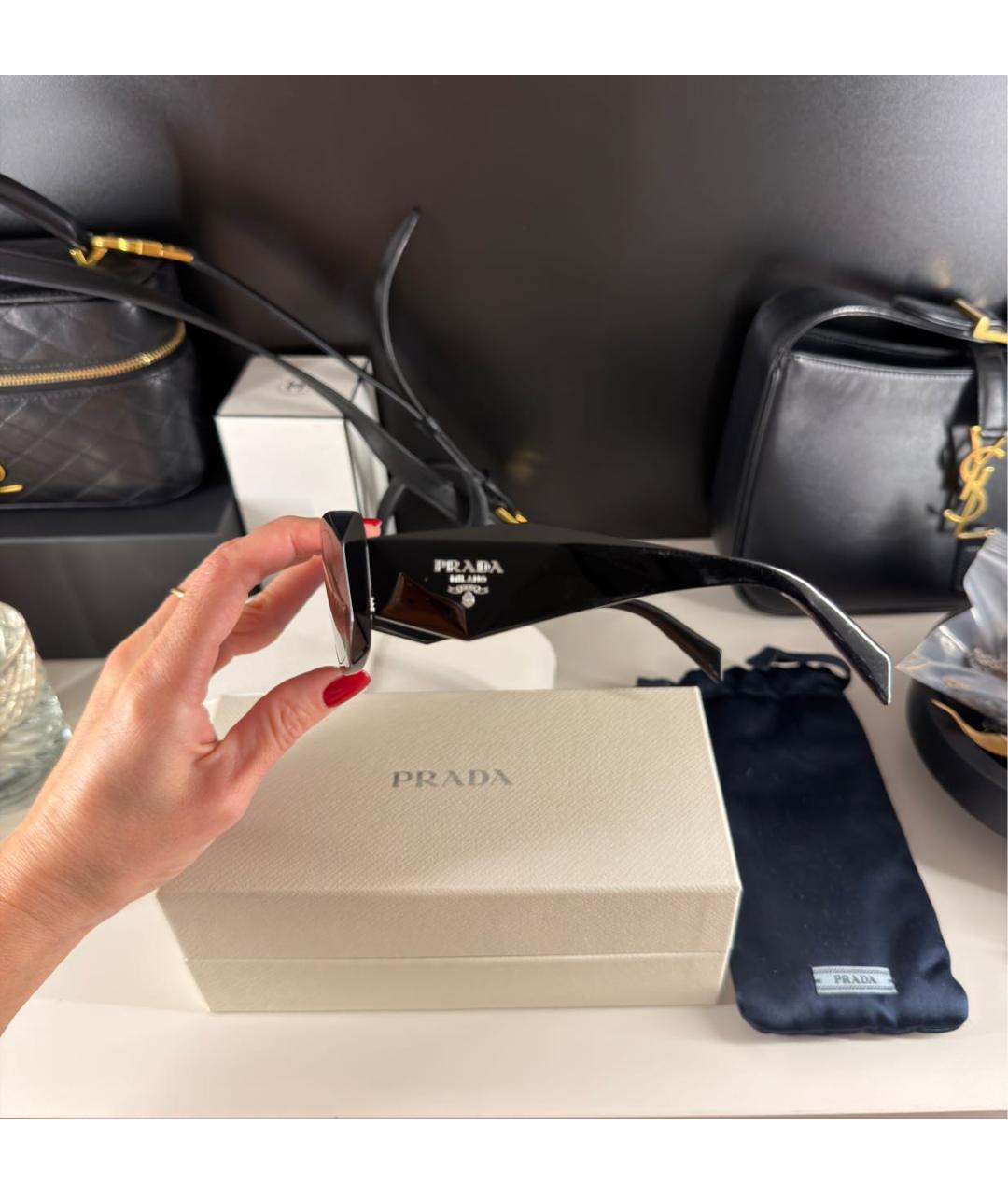 PRADA Черные пластиковые солнцезащитные очки, фото 3