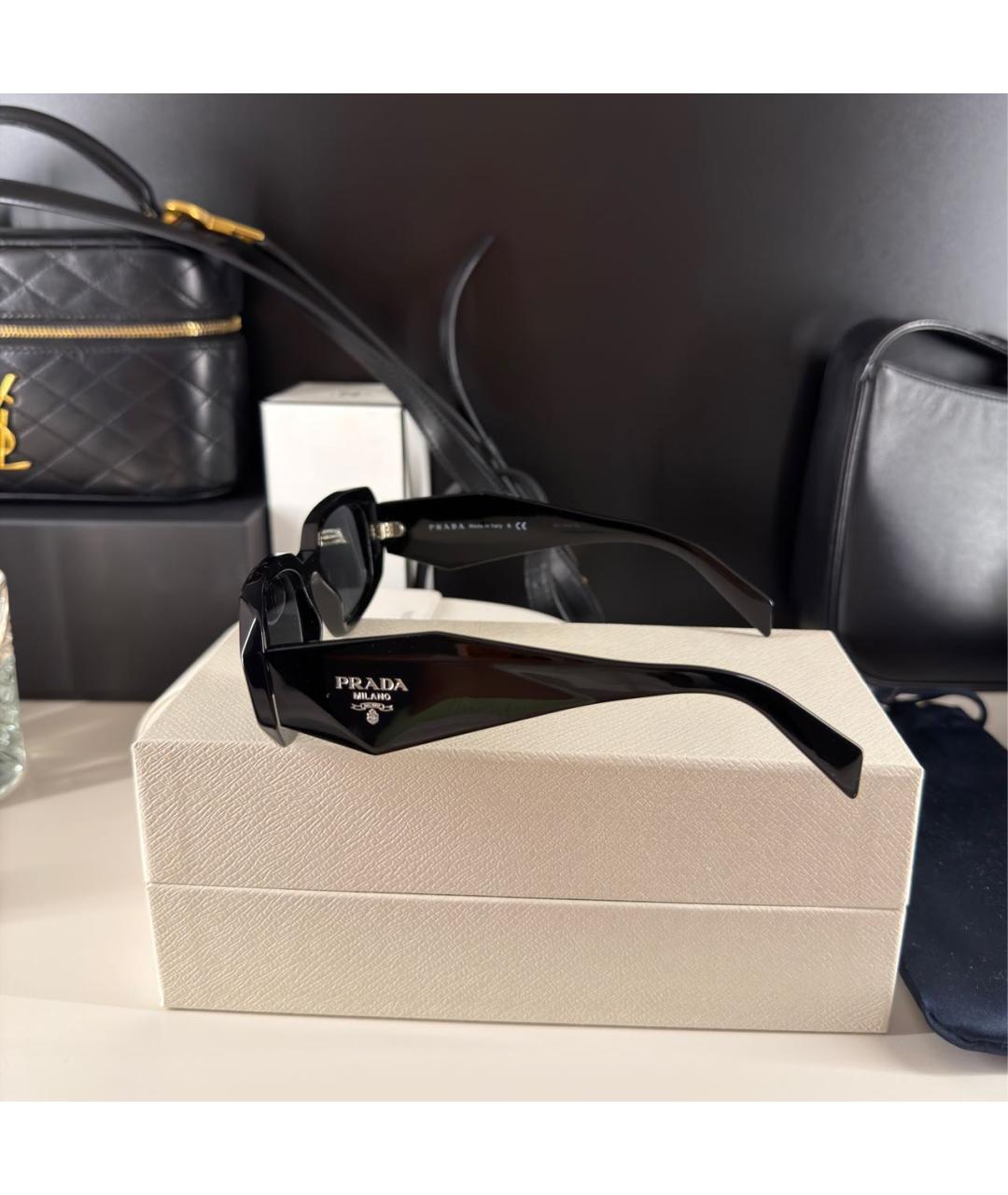 PRADA Черные пластиковые солнцезащитные очки, фото 2