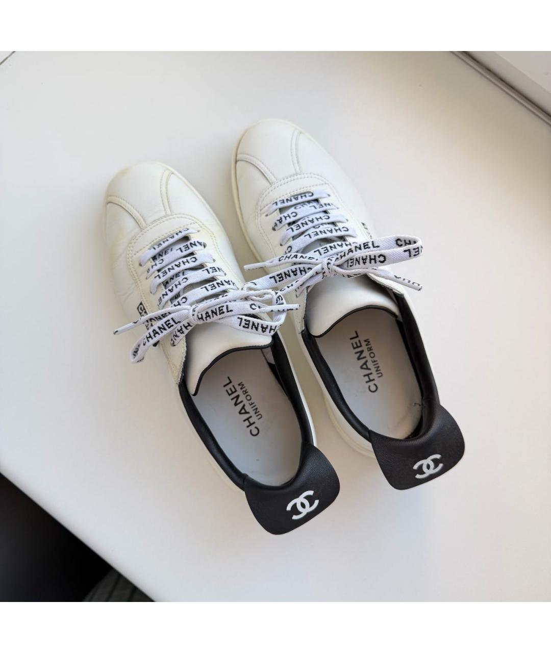 CHANEL Белые кожаные кроссовки, фото 2