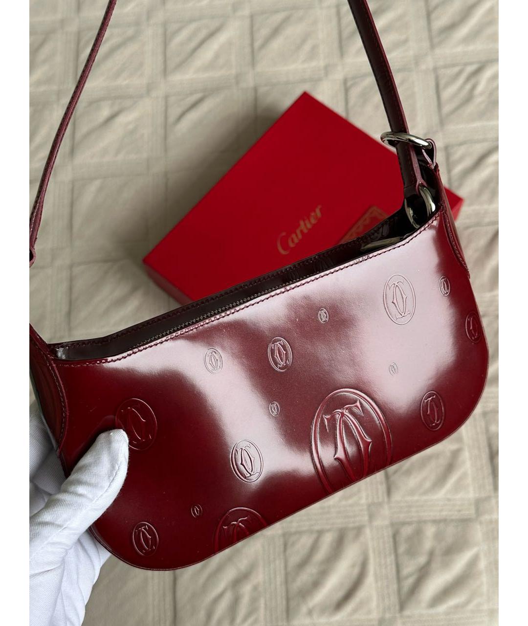 CARTIER Красная сумка с короткими ручками из лакированной кожи, фото 3