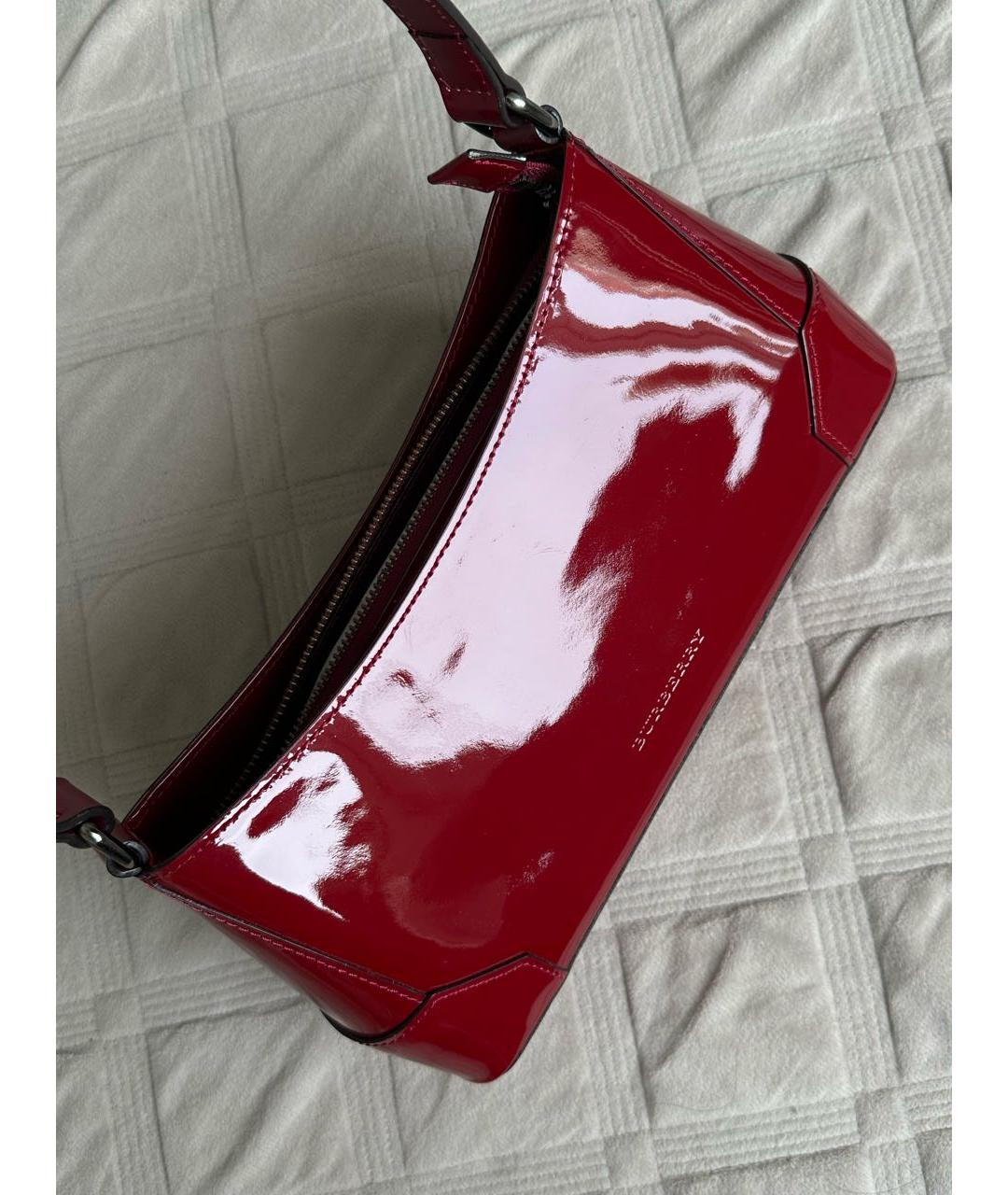 BURBERRY Красная сумка через плечо из лакированной кожи, фото 6